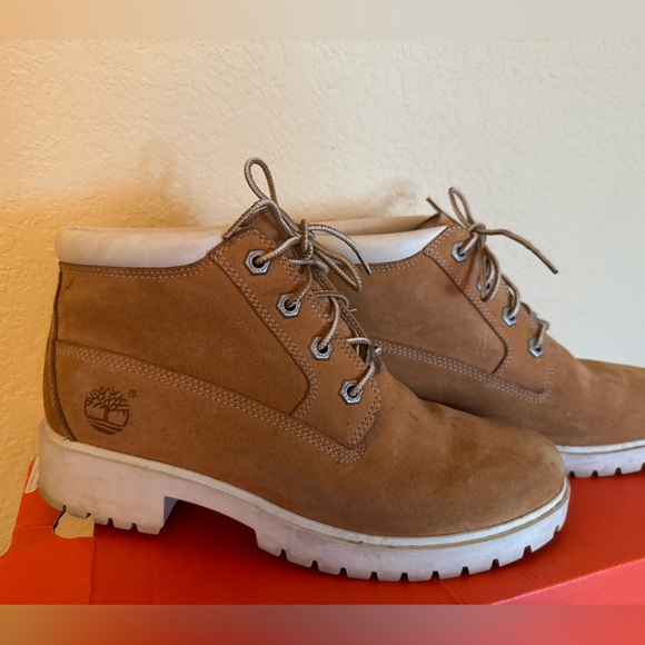 Woman’s Timberlands - Picture 2 of 13
